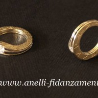 Anello Personalizzato In Metallo Con Iniziali Impilate E Testo Inciso Regalo Di Fidanzamento Festa Del Pap&agrave; Per Amico E Famiglia - CALLIE