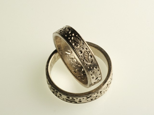 Fedi nuziali con simboli incisi: “Boteh”- Fedi in oro bianco incise a mano / “Boteh”- White gold rings engraved by hand