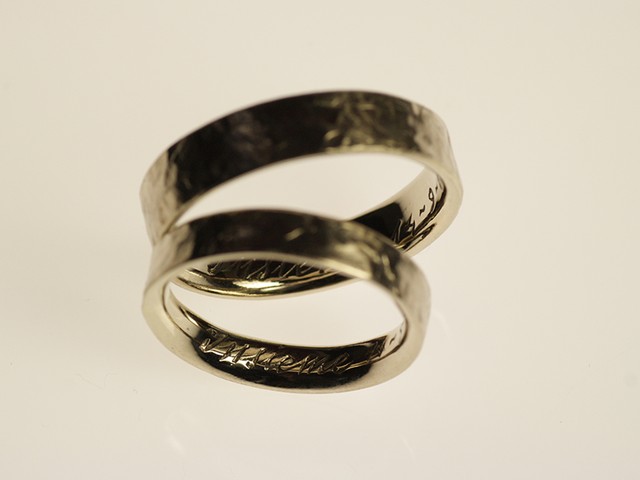 Fedi particolari: “Insieme”- Fedi in oro giallo, incise a mano internamente / “Together”- Yellow gold rings, engraved by hand -Fedi-elena-e-dimitri-insieme