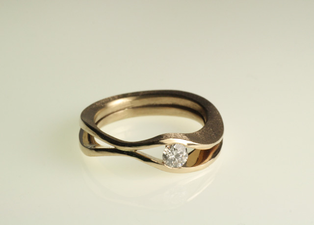 Anello di fidanzamento per Valentina, in oro bianco 750 senza nichel, con diamante etico.