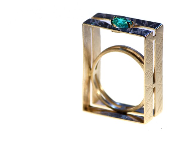 3- “Paraiba”- anello in oro bianco martellato, con tormalina paraiba / “Paraiba” – white gold ring, hammered, with Paraiba tourmaline